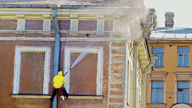 Why Should You Hire a Company to Do Building Pressure Washing in Orlando